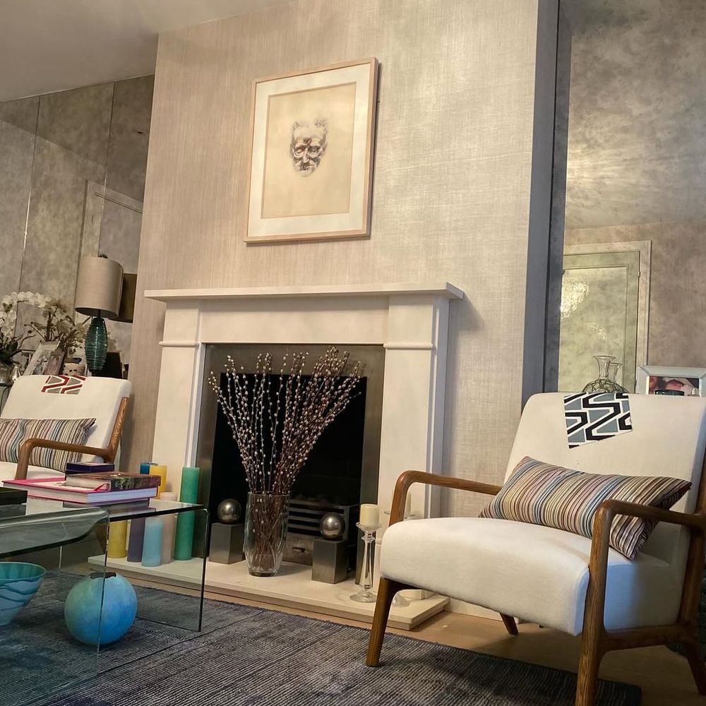 Dark patterned wallpaper in an interior