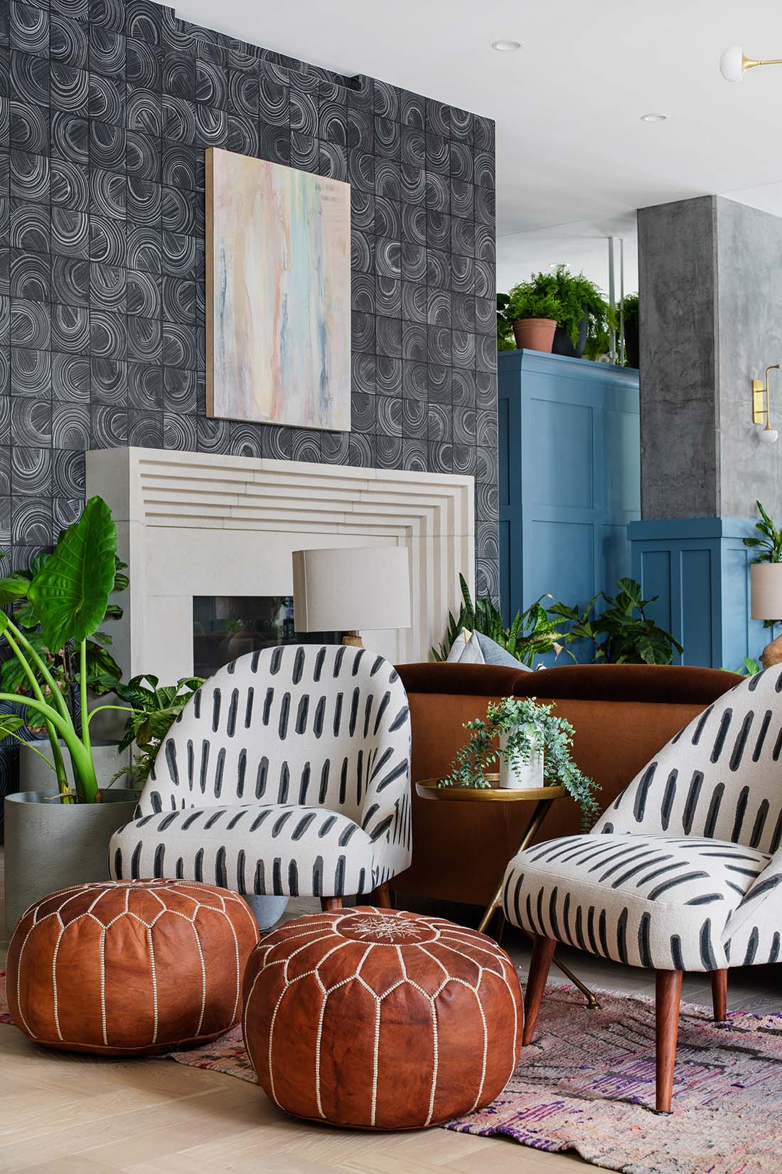 Hospitality room with expressive wallcovering